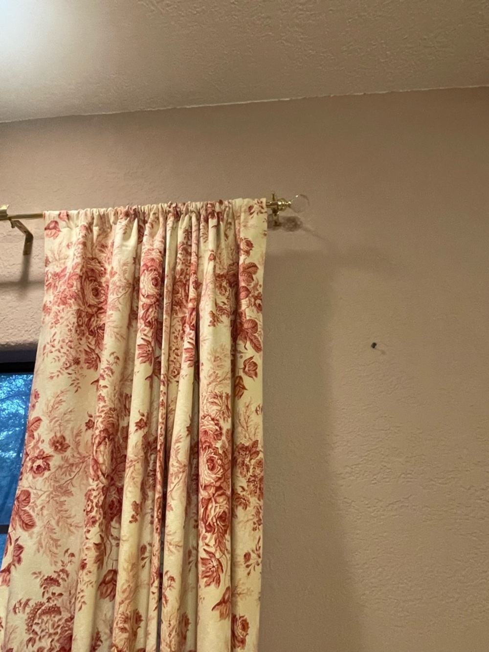 Classic Floral Window Curtains in Cream and Rose - Unbranded 4 Panels 50 x 90 - Picture 6 of 10